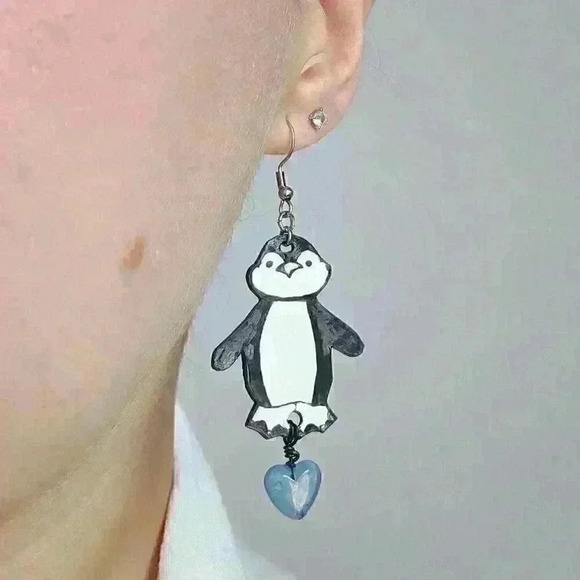 Adorable penguin  earrings with cute little hearts beads ✦ handmade & unique ✦ - Picture 10 of 10